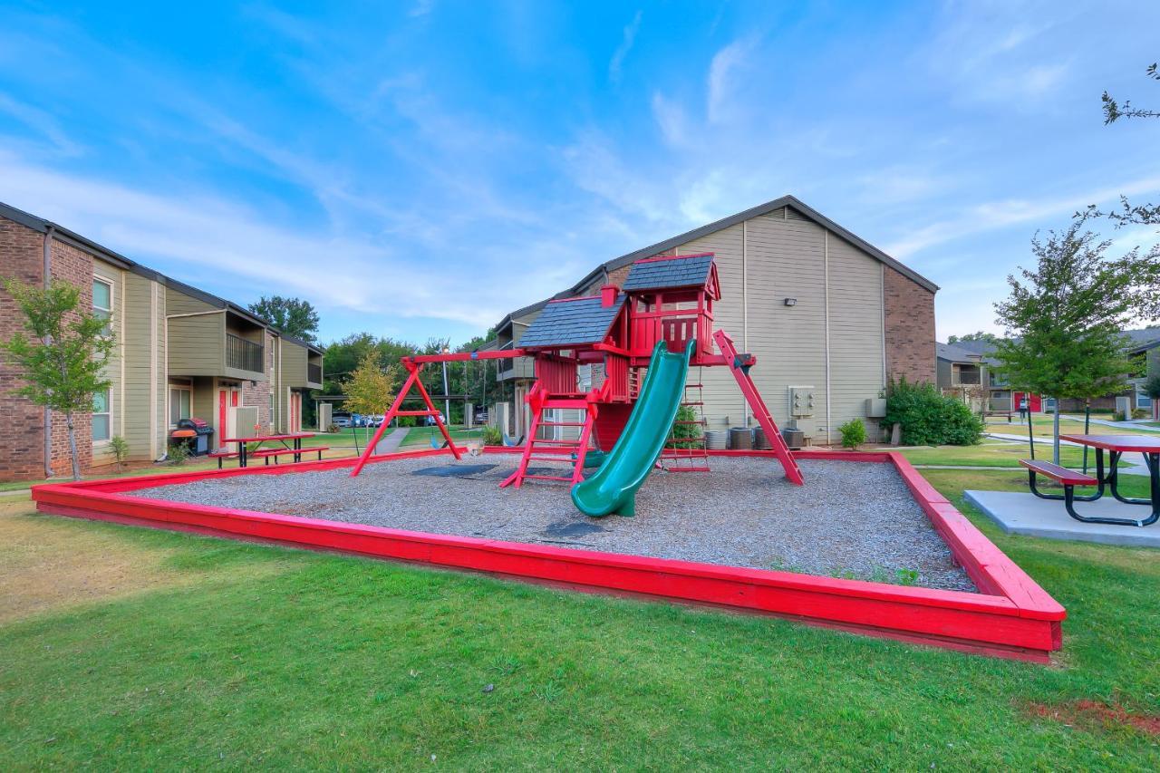 Ou Sooner, Pool & Gym, Bbq, Netflix, 100Mb Internet, Lg Washer & Dryer, Close To Ou! Norman Extérieur photo